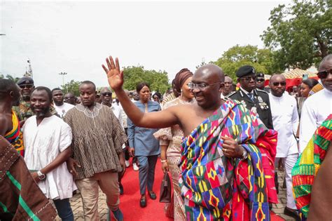 How Bawumia was cheered at Akwasidae [photos] - Adomonline.com