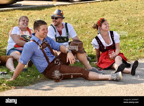 Chicks In Lederhosen