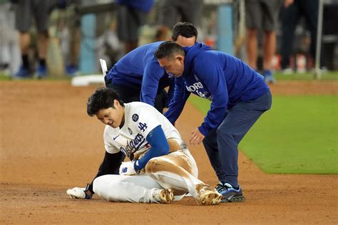 Shohei Ohtani Injury Update Manager Dave Roberts Explains Dodgers Star S Shoulder Dislocation