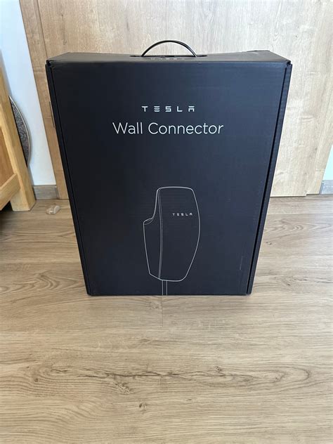 Biete Wall Connector Tesla Wallbox Gen 3 22 Kw Neu Versiegelt Plus Gratis Sticker