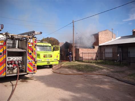 Voraz incendio en una vivienda dejó grandes pérdidas materiales 0291