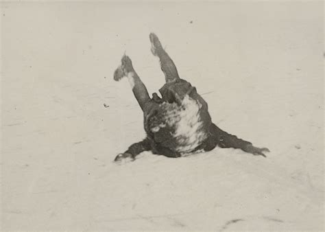 Кики, Севр, 1917. Фотограф Жак Анри Лартиг / Фото / Камералабс