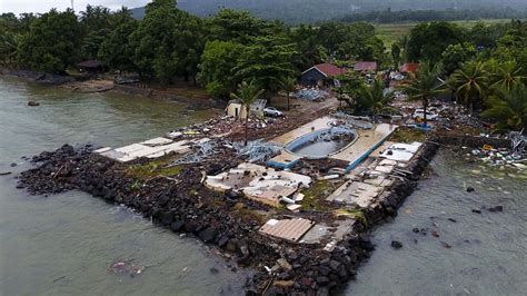 Indonesia tsunami: Grim search for survivors continues | CNN