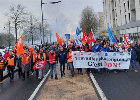 Réforme des retraites une action nocturne et colorée à Caen avant la