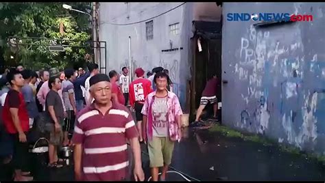 Kebakaran Melanda Rumah Kosong Di Pasar Rebo Video Dailymotion