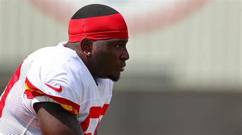 Chiefs Taking Wait And See Approach With LB Willie Gay RG Joe Thuney