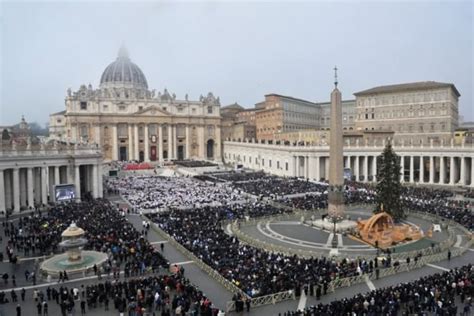 Fam Lia Real Participa De Imponente Funeral Do Papa Bento Xvi Metr Poles