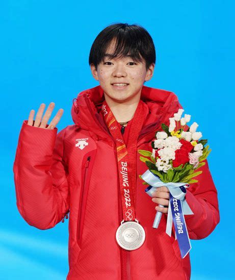 北京五輪のフィギュアスケート男子で銀メ：男子フィギュア 鍵山優真 写真特集：時事ドットコム