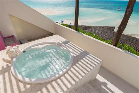 Honeymoon Jacuzzi Ocean View Suite | MÍA Reef Hotel Isla Mujeres