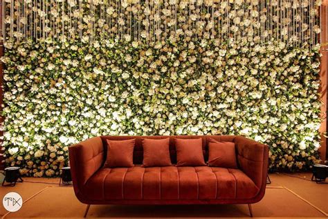 Minimalist To Maximalist Flower Wall Decoration Ideas Youll Love