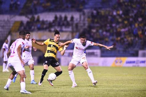 Real España y Olimpia igualan el clásico con golazos DIARIO ROATÁN