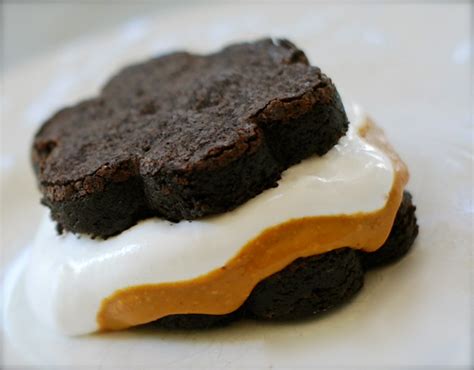 fluffernutter whoopie pie brownies - ChinDeep