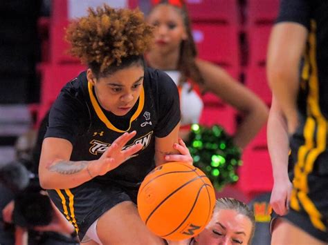 Towson Womens Basketball Makes It Three In A Row Over Charleston