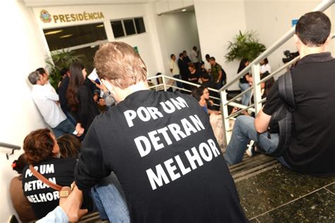 Midianews Servidores Do Detran Mt Podem Cruzar Os Bra Os A Partir Do