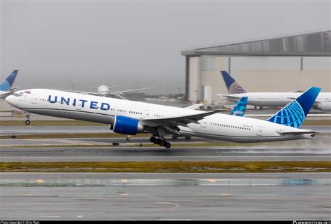 N U United Airlines Boeing Er Photo By Chris Phan Id