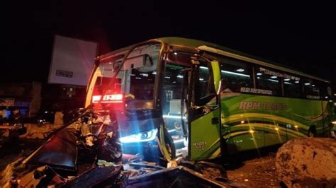 Enam Orang Tewas Kecelakaan Karambol Bus Pariwisata Di Wonosobo Sopir