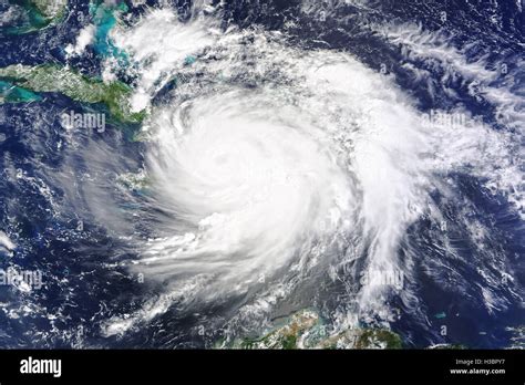 Huracán matthew vista satelital fotografías e imágenes de alta