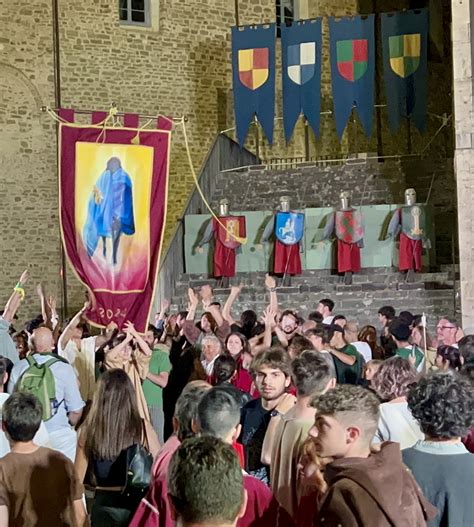 Bevagna La Gaita San Pietro Vince Il Palio Del Mercato Delle Gaite