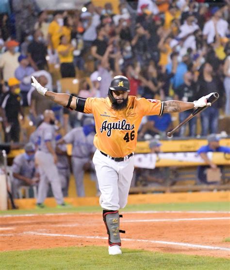 Guilas Dejan En El Terreno A Licey Leones Escalan A La Seguna