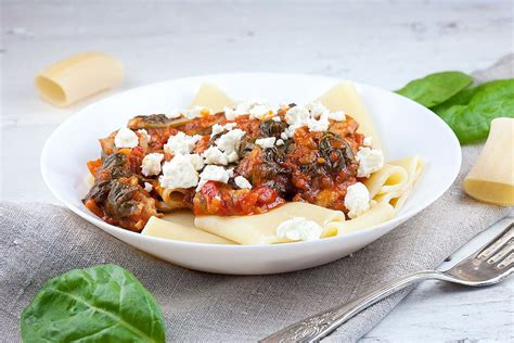 Pasta Met Saucijs Tomaten En Spinazie Ohmydish