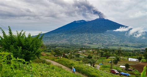 Bandara Minangkabau Ditutup Sementara Akibat Gunung Marapi Yang Kembali