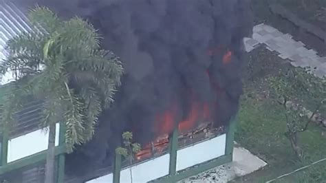 Escola pega fogo na Casa Verde bairro da zona norte de SP A Crítica