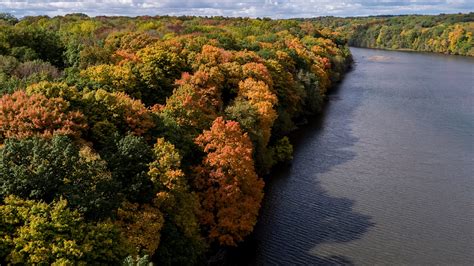 Iowa fall foliage guide: Peak dates and best spots for fall colors