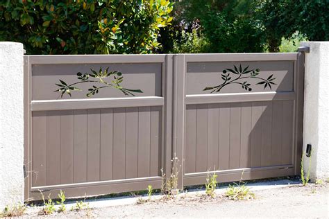 20 Driveway Gate Ideas To Suit Every House Style