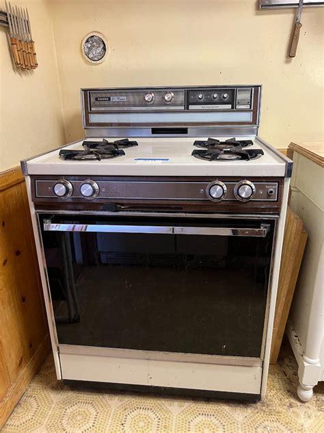 Tappan Self Cleaning Gas Stove Estatesales Org