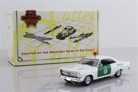 Matchbox Collectibles DYM38020 1966 Ford Fairlane XL Miami Dade