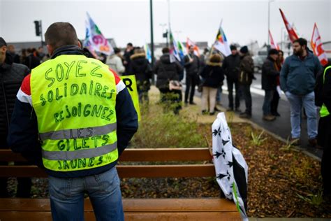 Coletes Amarelos Voltam S Ruas Na Fran A Isto Independente