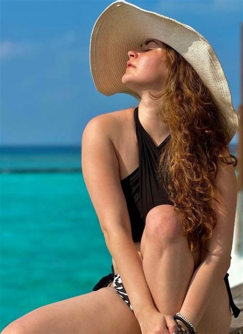 Shivaleeka Oberoi Dons A Sexy Black Bikini On Her Honeymoon Raises The Temperature And Looks Hot