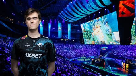 Captain of Team Spirit reveals his Dota 2 idol | Hawk Live