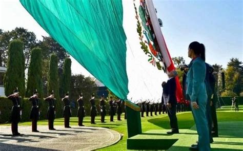 Índice Político Sheinbaum comandante de las Fuerzas Armadas