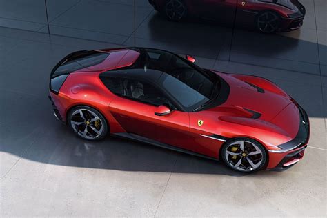 Officieel Ferrari 12 Cilindri 2024 GroenLicht Be