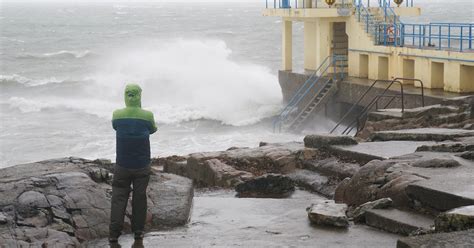 Storm Bert Status Red Warnings In Place With Met Éireann Predicting