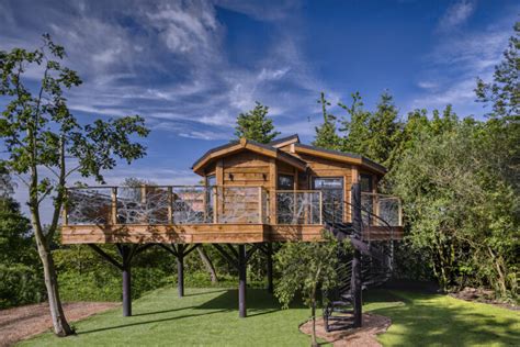 5 Unique and Fabulous Treehouses Yorkshire 2023 - Best Lodges With Hot Tubs