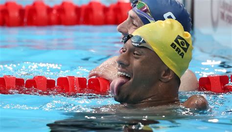 Alberto Abarza de Chile gana medalla de plata en natación y brasileño