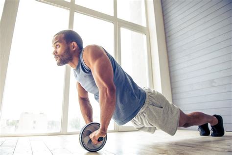 Cómo hacer abdominales con rueda pasos y consejos