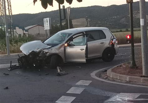 Accidente Córdoba Dos heridos después de colisionar su coche contra