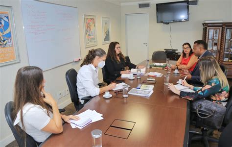 Membros Da Universidade Federal De Pelotas Apresentam Iniciativas