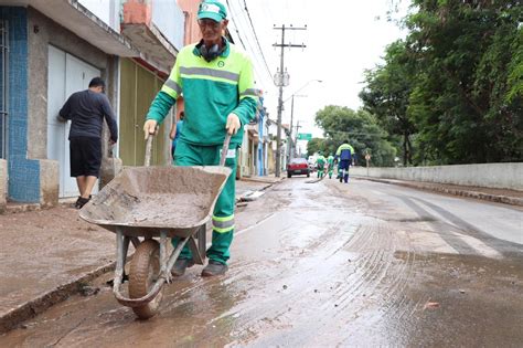 For A Tarefa Inicia Trabalho De Limpeza Das Reas Afetadas Pela