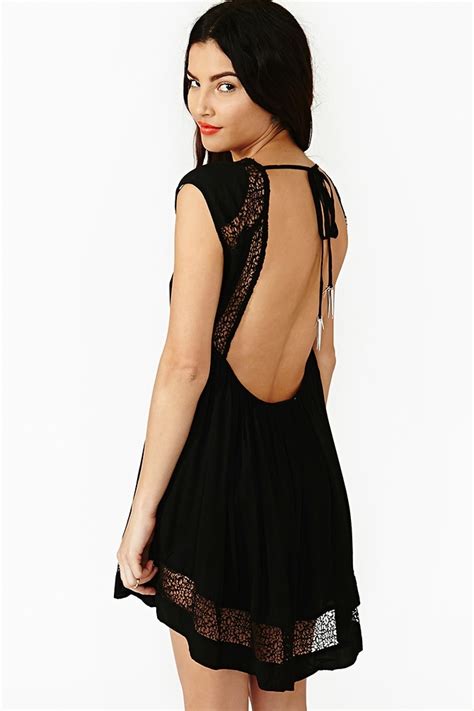 26 Incredible Short Lace Dresses For Your Date