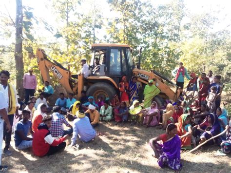 Villagers Surrounded Jcb Officers Arrived For Action Land Has To Be