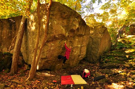 Bouldering At The Niagara Glen Alex Meoko Flickr