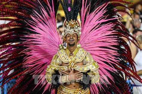 Rực rỡ sắc màu tại lễ hội hóa trang Rio Carnival Photo