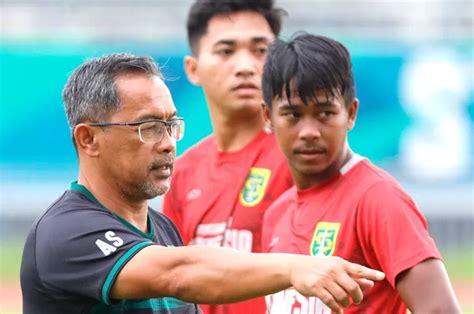 Aji Santoso Tekankan Soal Mental Dan Bermain Dengan Hati Jawa Pos