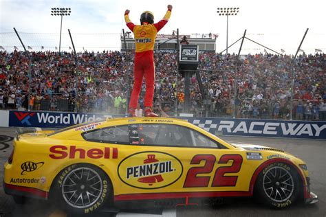 Logano Supera Kyle Busch E Vence Prova Da Nascar Em Gateway Not Cia