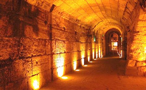 Kotel Tunnels Tour & South Wall Excavations - Artzeinu Tours Reservations