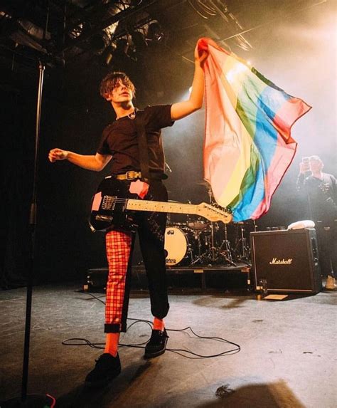 Pin By Amanda On Yungblud Dominic Harrison Lgbt Flag Lgbt